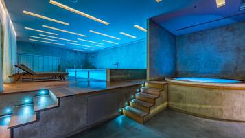 Couples treatment rooms, sauna, hot tub, steam room, body treatments