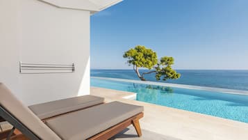 Superior Swim Up Room with Sea View | View from room