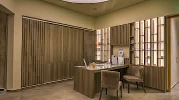 Couples treatment rooms, sauna, hot tub, steam room, body treatments