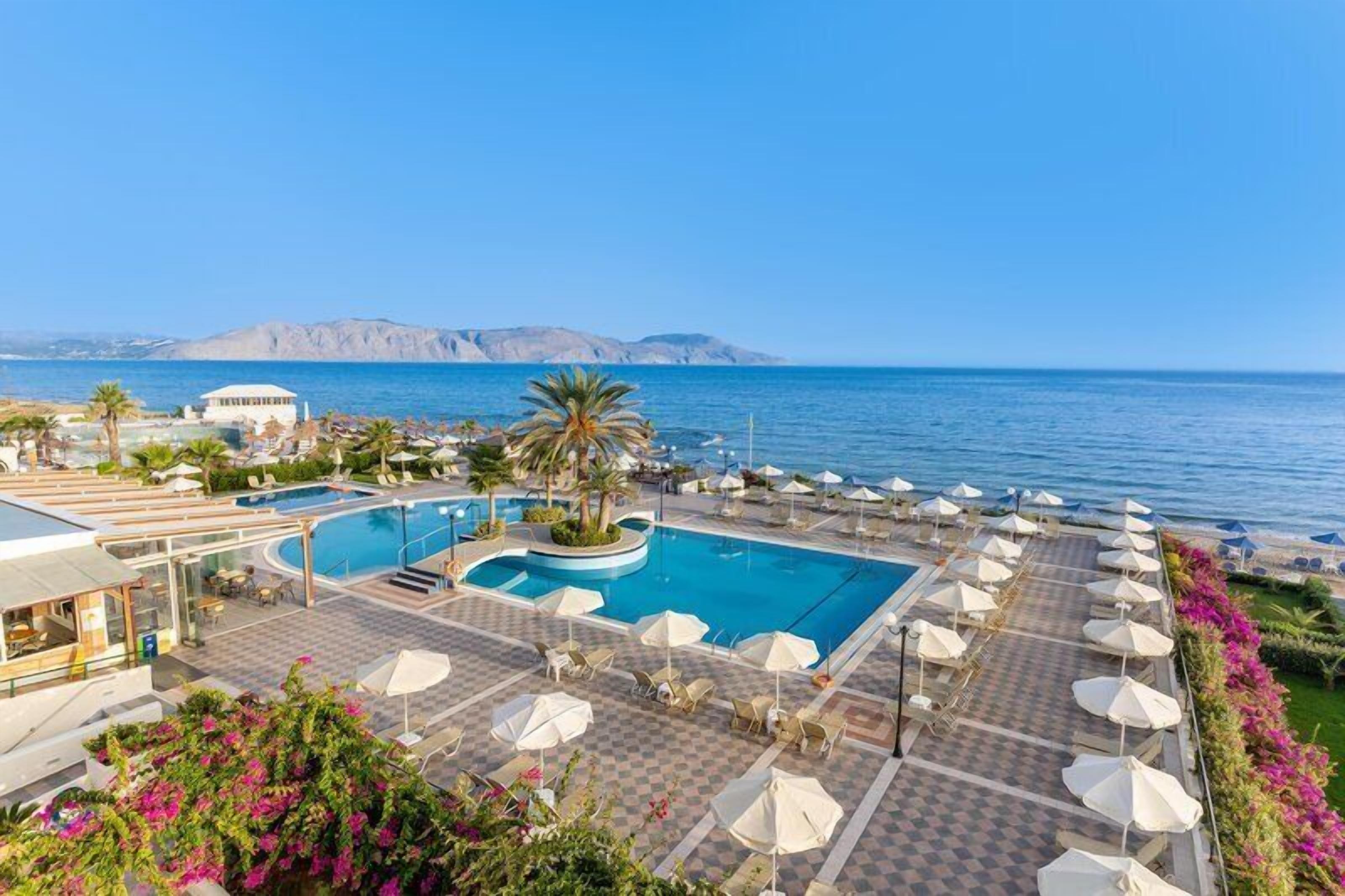 Seasonal outdoor pool, pool umbrellas, sun loungers