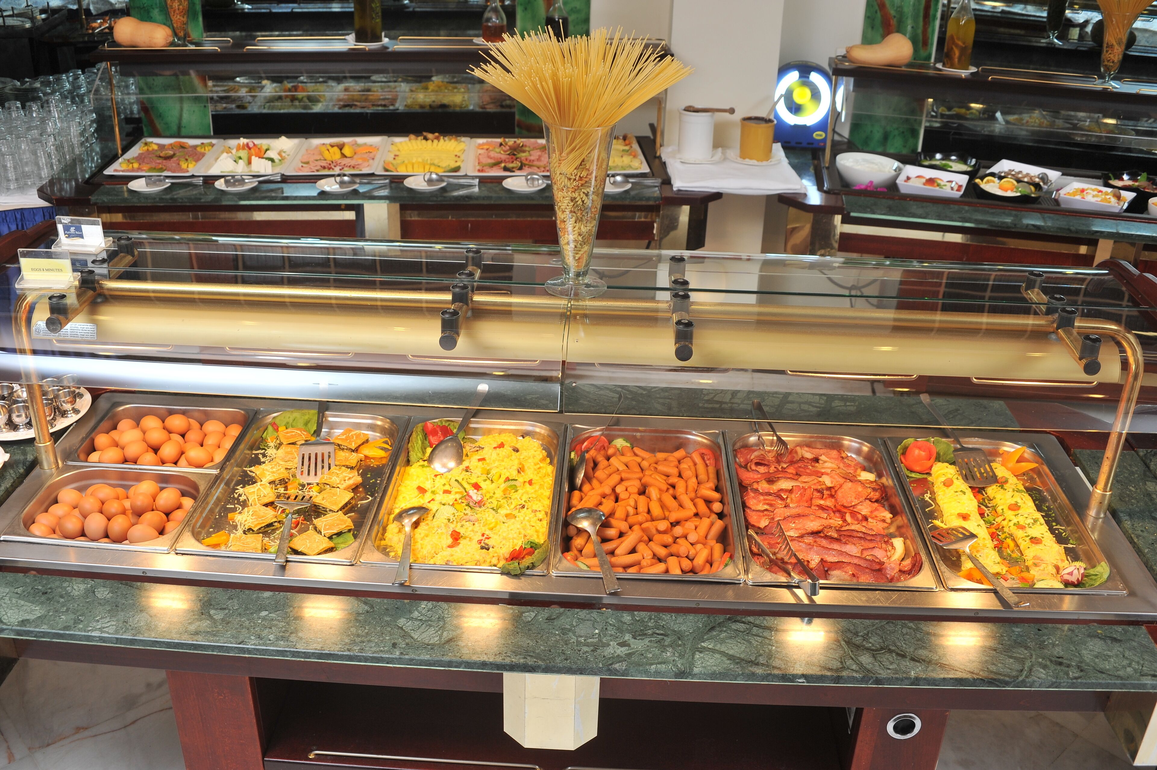 free daily full breakfast