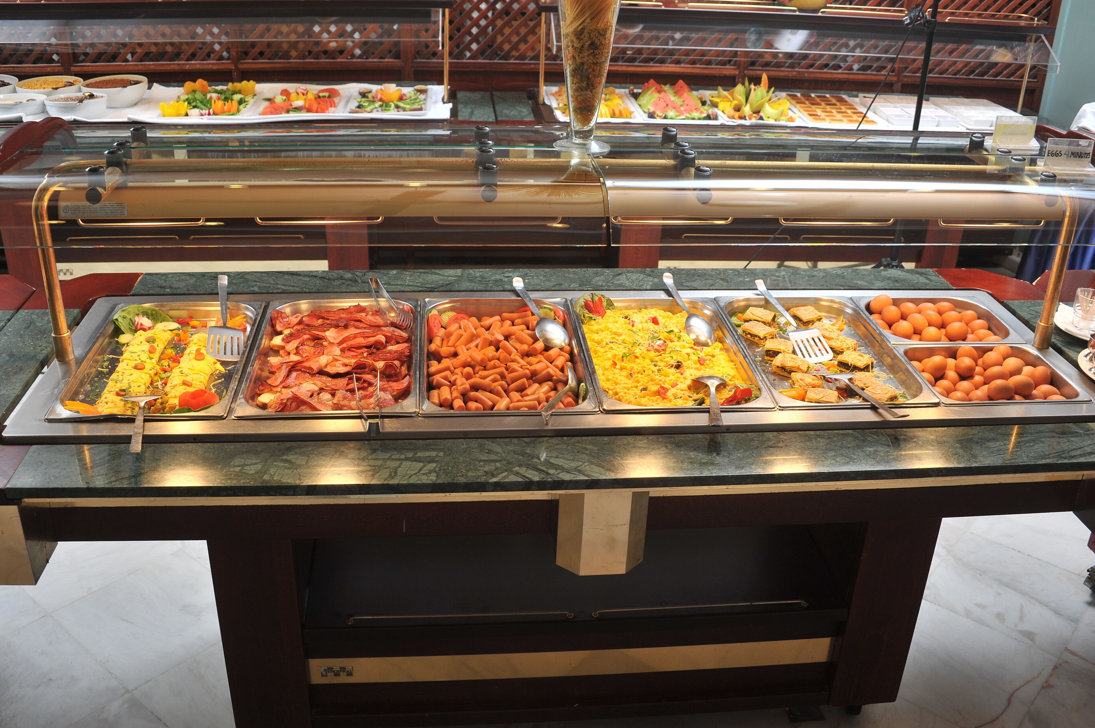 free daily full breakfast