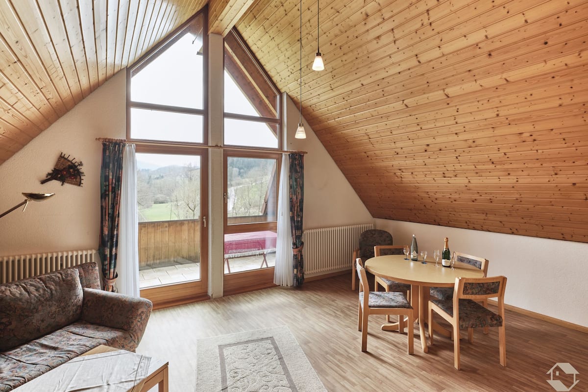 Comfort Penthouse | In-room safe, individually furnished, desk, laptop workspace