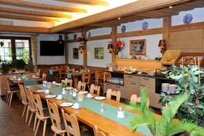 Daily buffet breakfast for a fee - Landgasthof Adler-Pelzmühle (Biederbach)