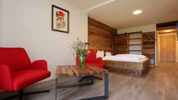 In-room safe, individually furnished, desk, laptop workspace