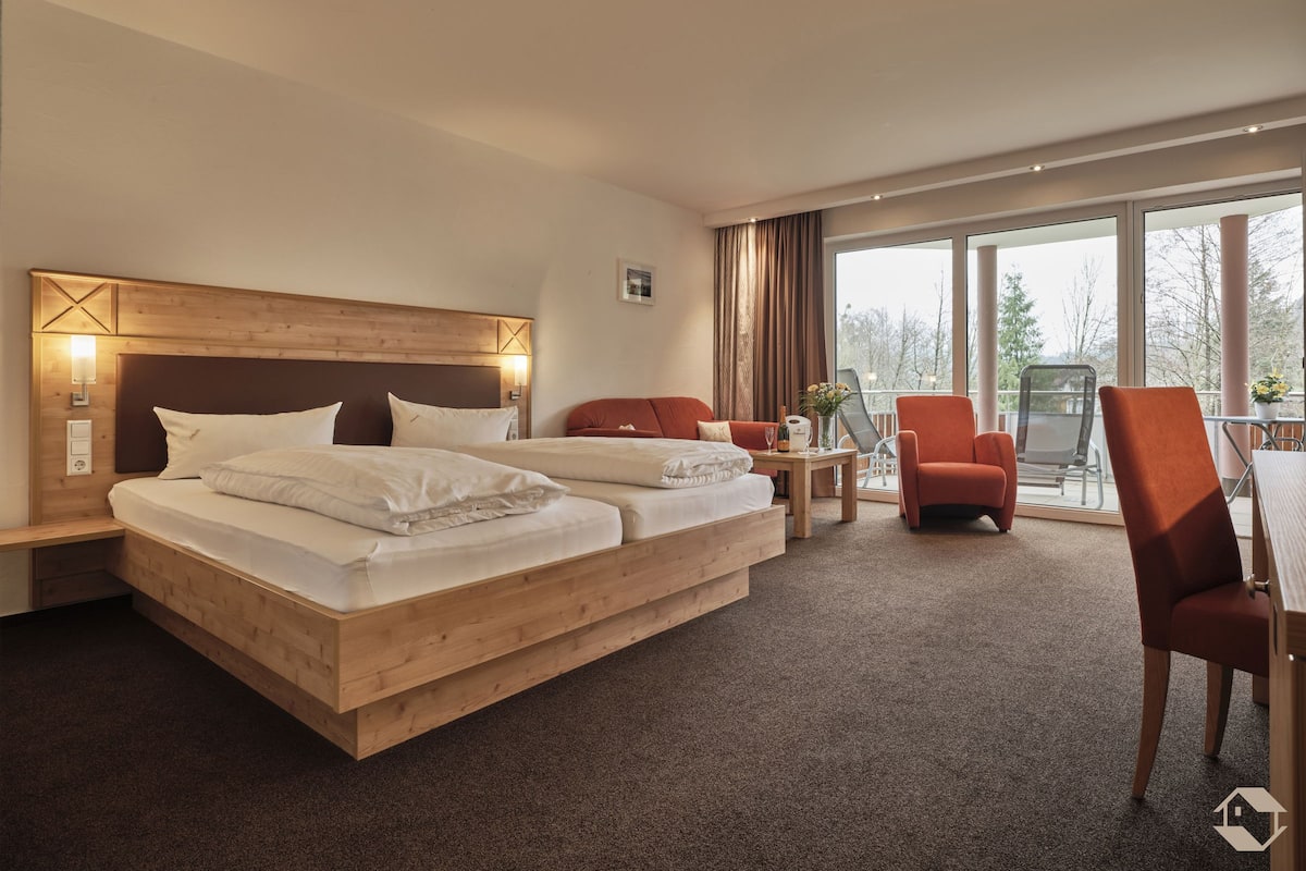 Deluxe Double Room, Accessible | In-room safe, individually furnished, desk, laptop workspace
