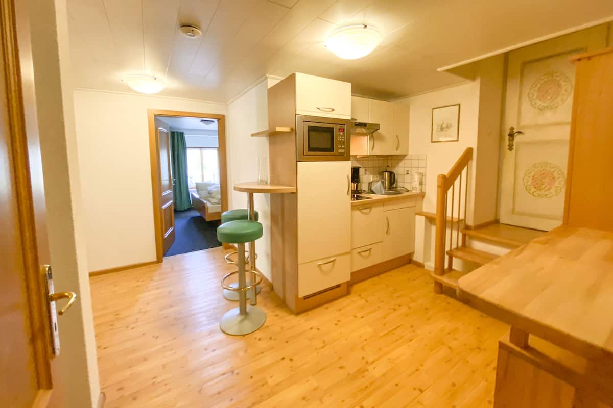 Comfort Condo, 3 Bedrooms, Courtyard View | Private kitchen | Electric kettle