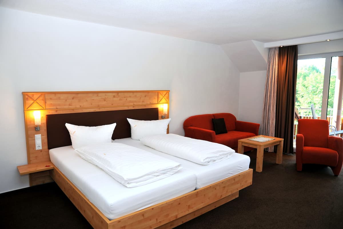ห้องดีลักซ์, พร้อมสิ่งอำนวยความสะดวกสำหรับผู้พิการ (multiple beds) | ตู้นิรภัยในห้องพัก, โต๊ะทำงาน, พื้นที่ทำงานแบบใช้แล็ปท็อป, ผ้าม่านกันแสง