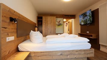 Zimmersafe, individuell eingerichtet, Schreibtisch