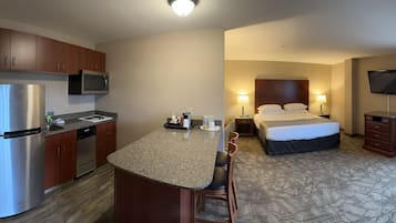 Habitación Deluxe, 1 cama King size, cocineta | 1 habitación, caja de seguridad en la habitación y muebles diferentes