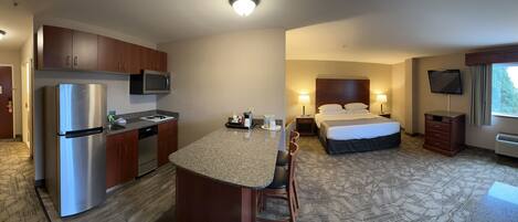 豪華客房, 1 張特大雙人床, 小廚 | 1 間睡房、房內夾萬、獨特裝修、書桌