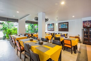 Buffet déjeuner (250.00 THB par personne)