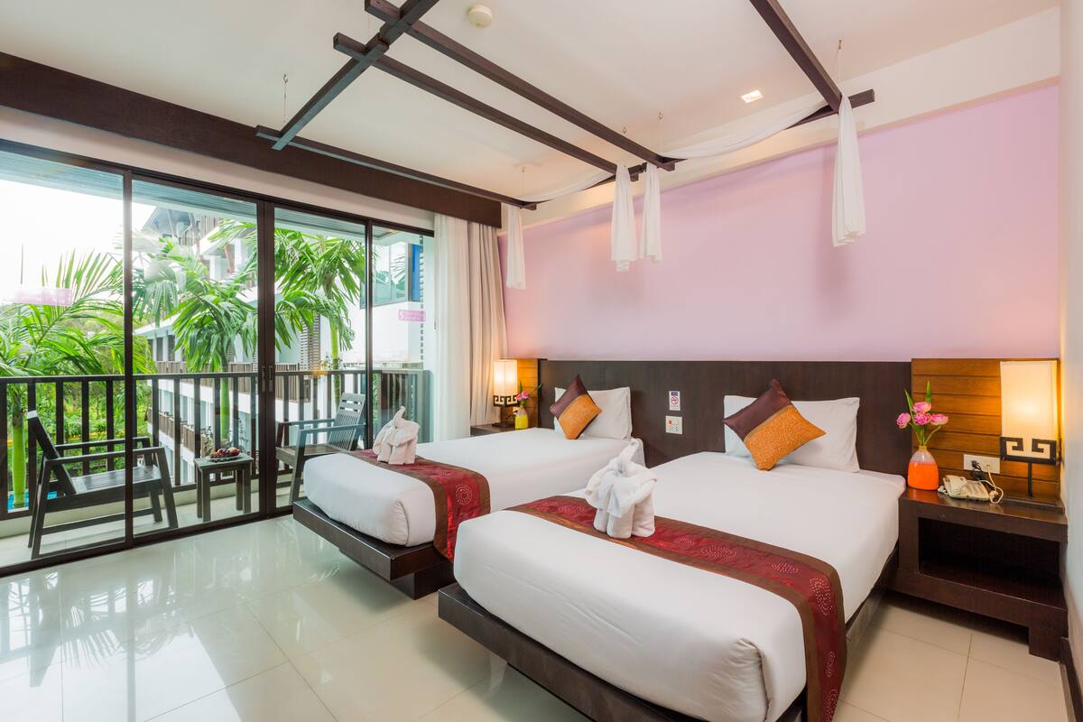 Superior Room | Minibar, in-room safe, desk, laptop workspace