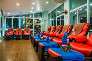 Body scrubs, facials, massage/treatment rooms, manicures and pedicures