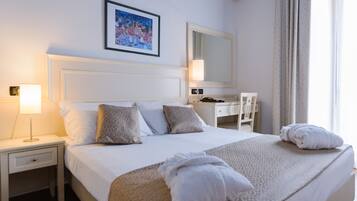 Safe på rommet, skrivebord, wi-fi (inkludert) og sengetøy