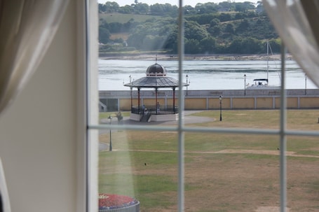 Vista a la playa o al mar. Walter Raleigh Hotel