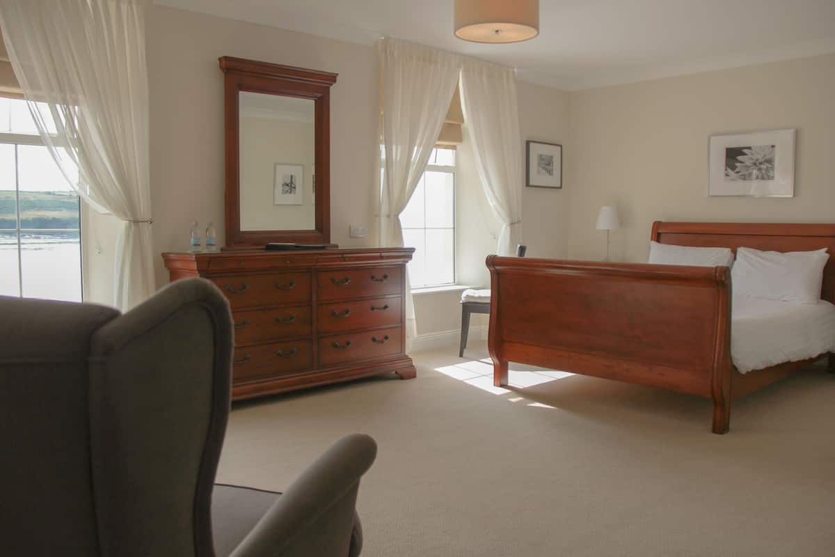 1 bedroom, individually decorated, individually furnished