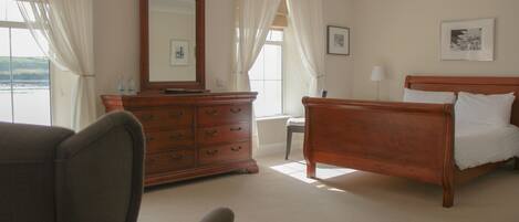 小型开间套房, 1 张特大床, 海景 | 1 多间卧室、特色装修、特色家居、熨斗/熨板