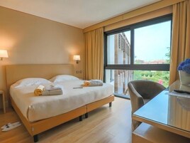 Economy Double Room | Minibar, in-room safe, desk, laptop workspace