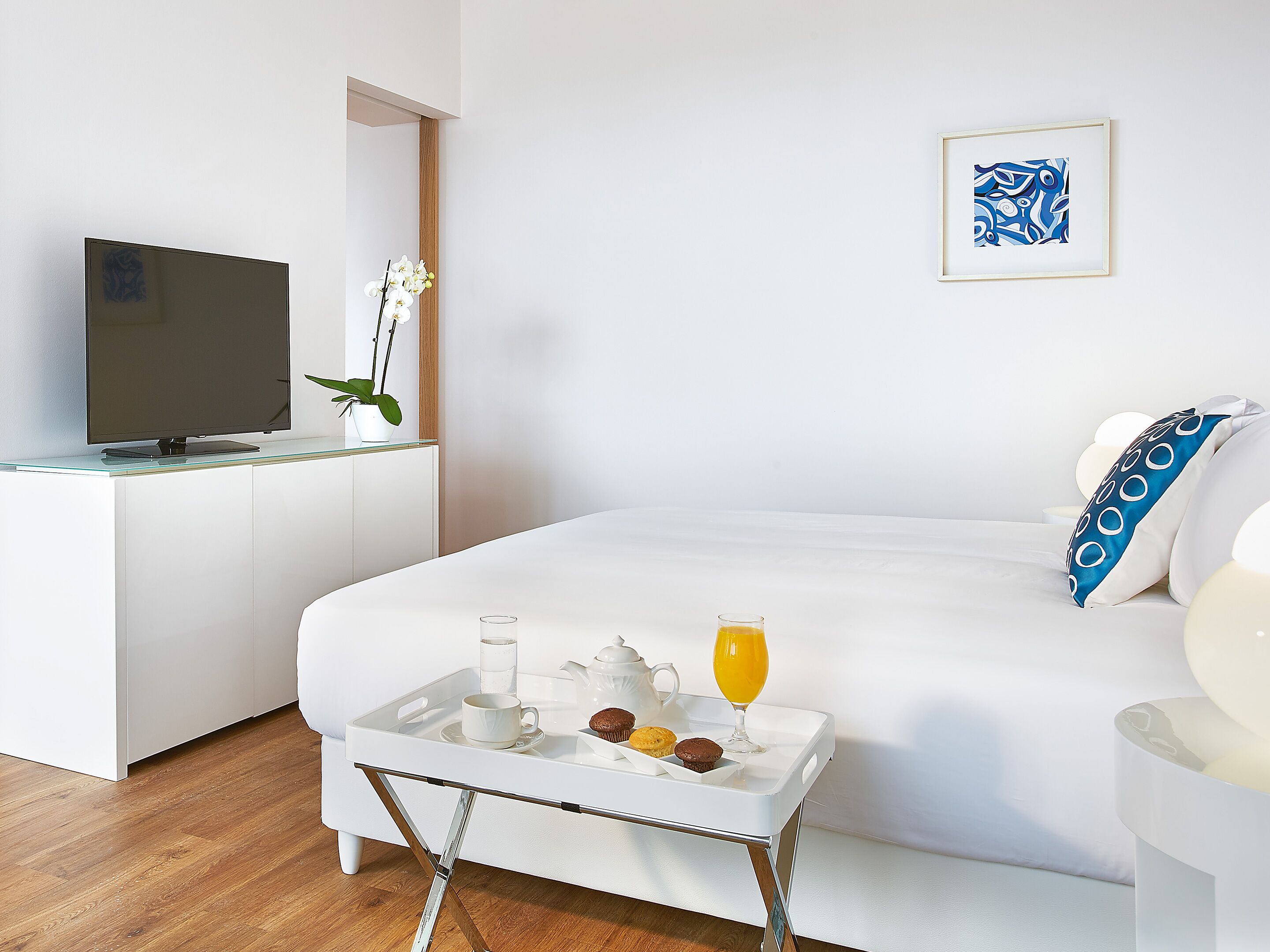 In-room safe, bed sheets
