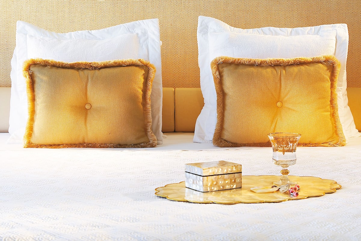 Family Suite Side Sea View | In-room safe, bed sheets