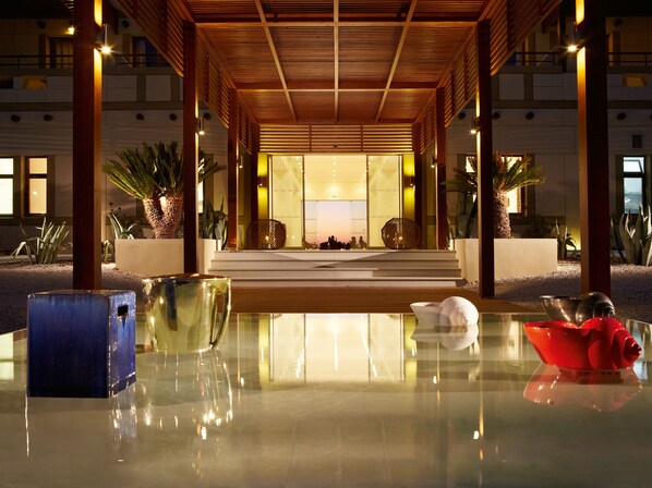 住宿正面 (夜晚)