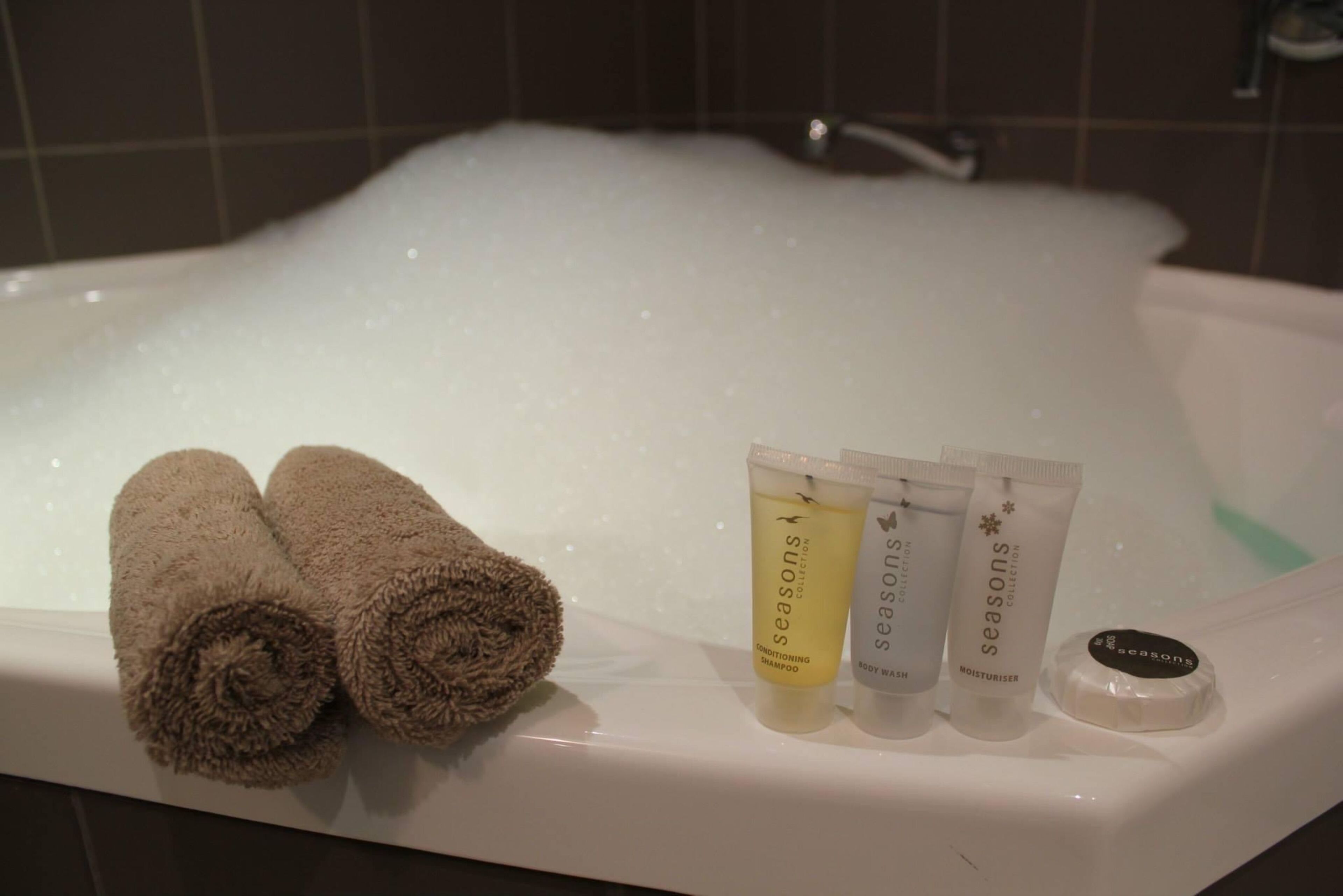 separate bathtub and shower, jetted bath, free toiletries, hair dryer