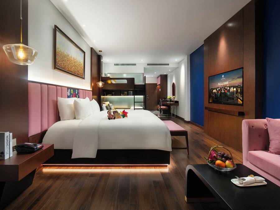 Family Suite With Bunk Bed | Minibar, in-room safe, desk, laptop workspace