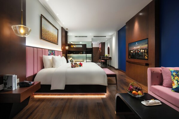 Minibar, caja de seguridad en la habitación y escritorio 