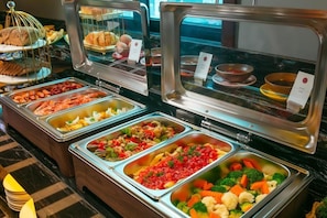 Se ofrece un desayuno bufé (200000 VND por persona)