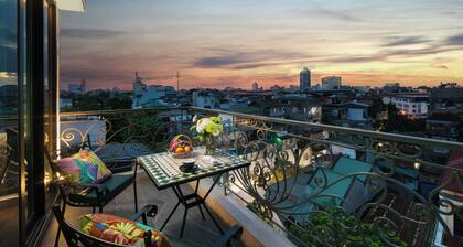 Aurora Central Hotel