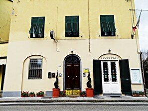 Front of property - L'Arancio (Lucca)