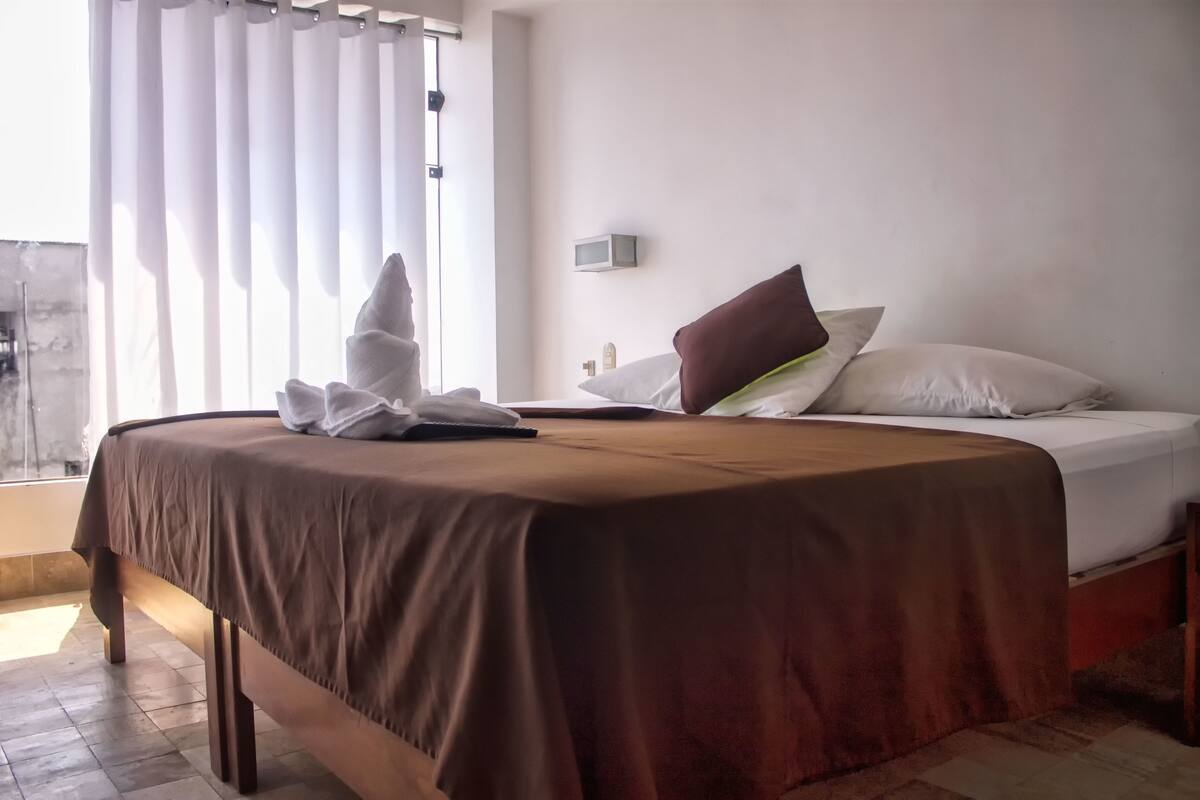 Habitación individual Confort, 1 cama de matrimonio grande, accesible para personas con discapacidad | Camas supletorias y wifi gratis