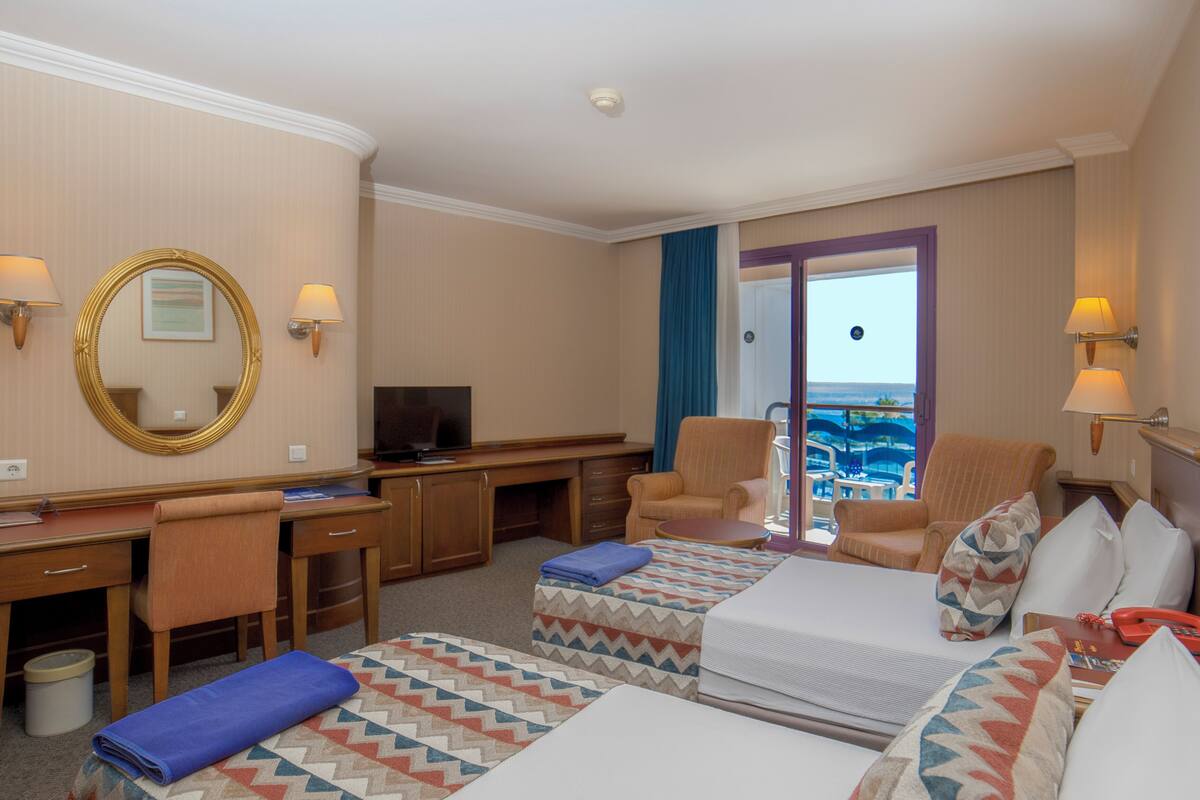 Minibar (some free items), in-room safe, desk, WiFi (surcharge)