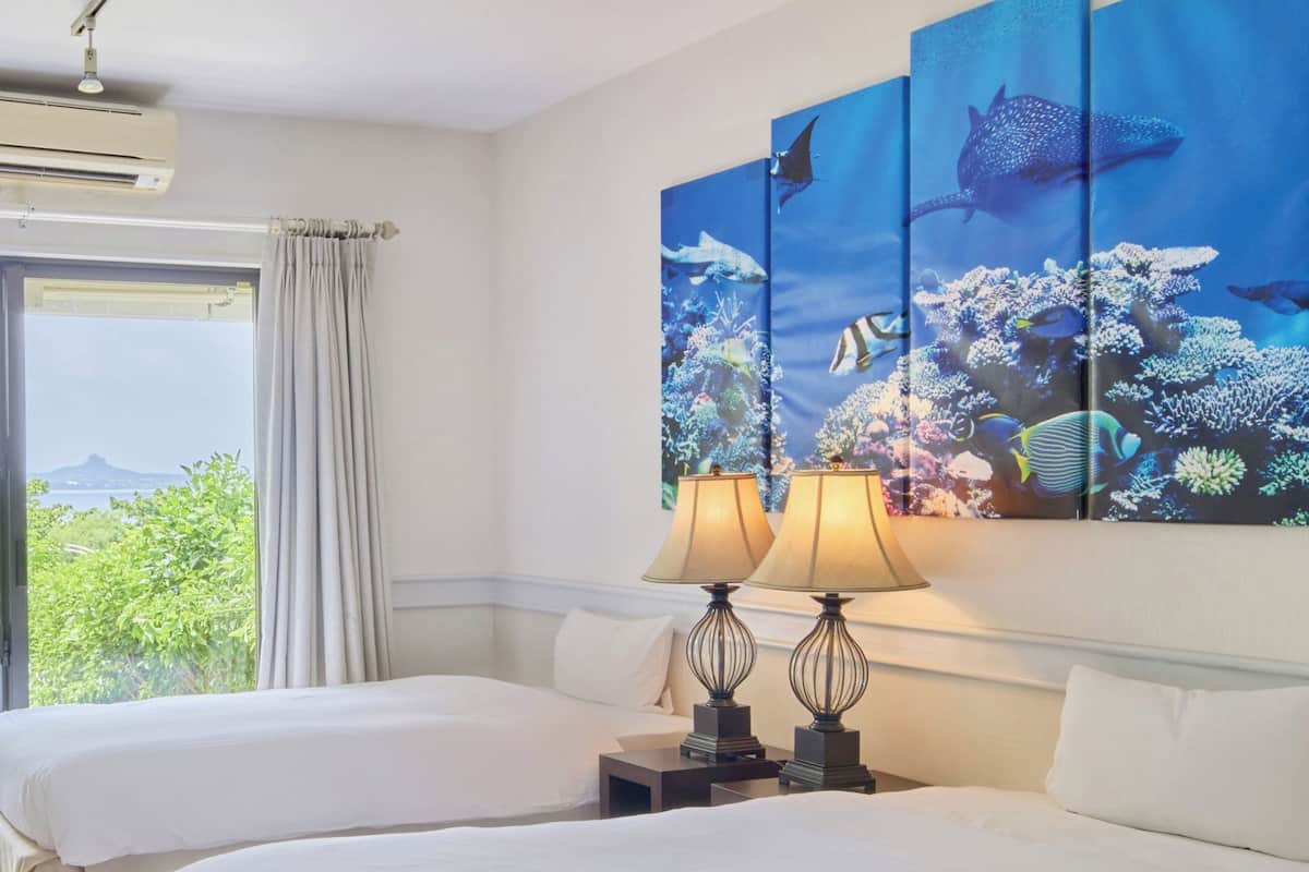 Premium bedding, down comforters, in-room safe, desk