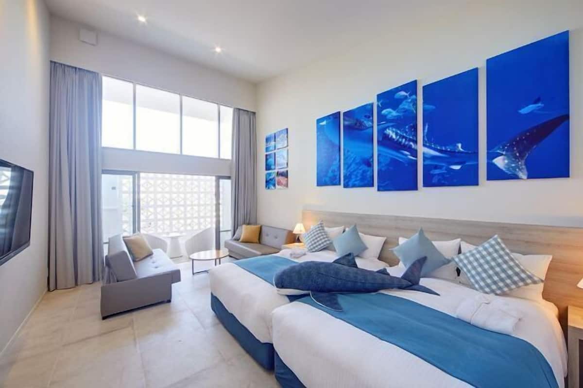 Premium bedding, down comforters, in-room safe, desk