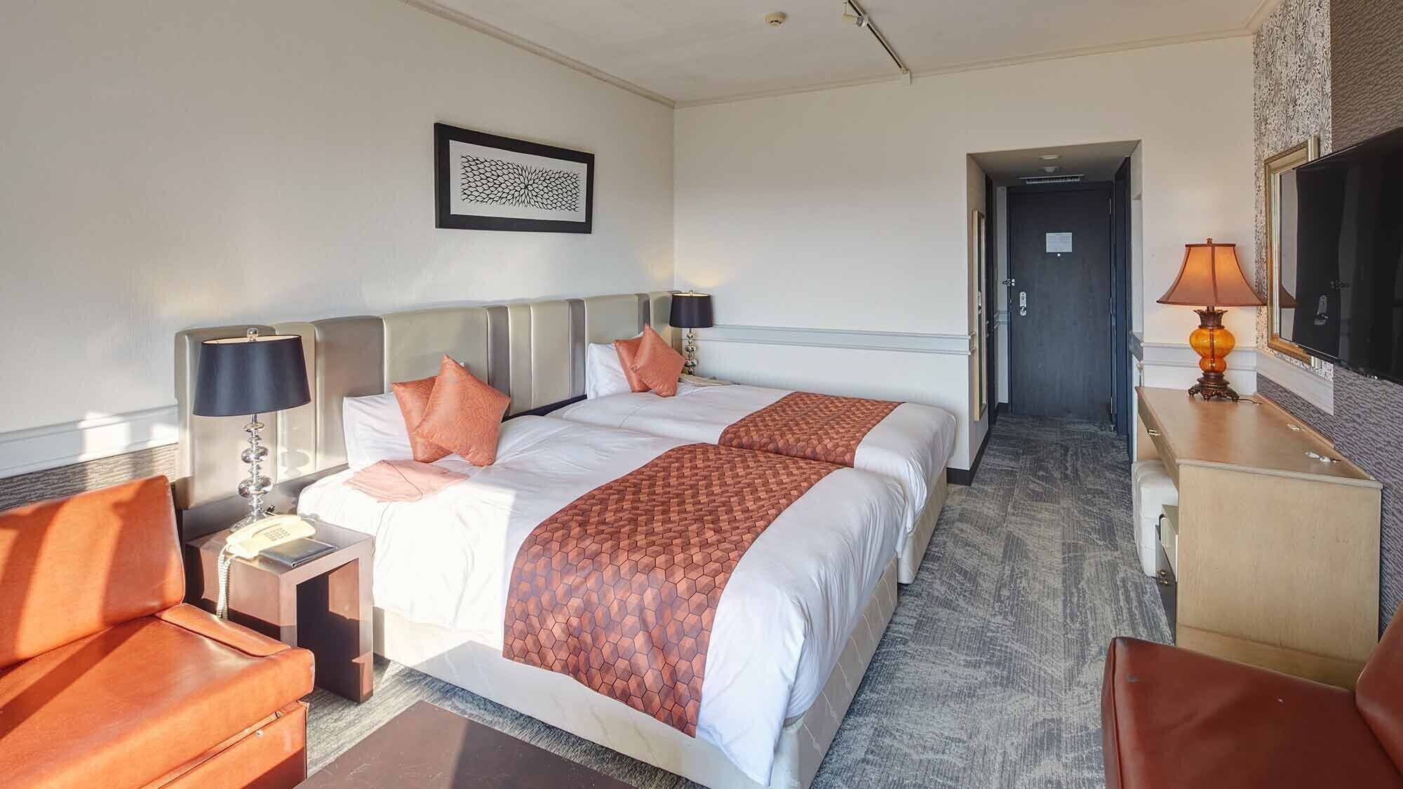 Literie de qualité, couette en duvet, coffre-fort, bureau