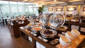 Daily buffet breakfast for a fee