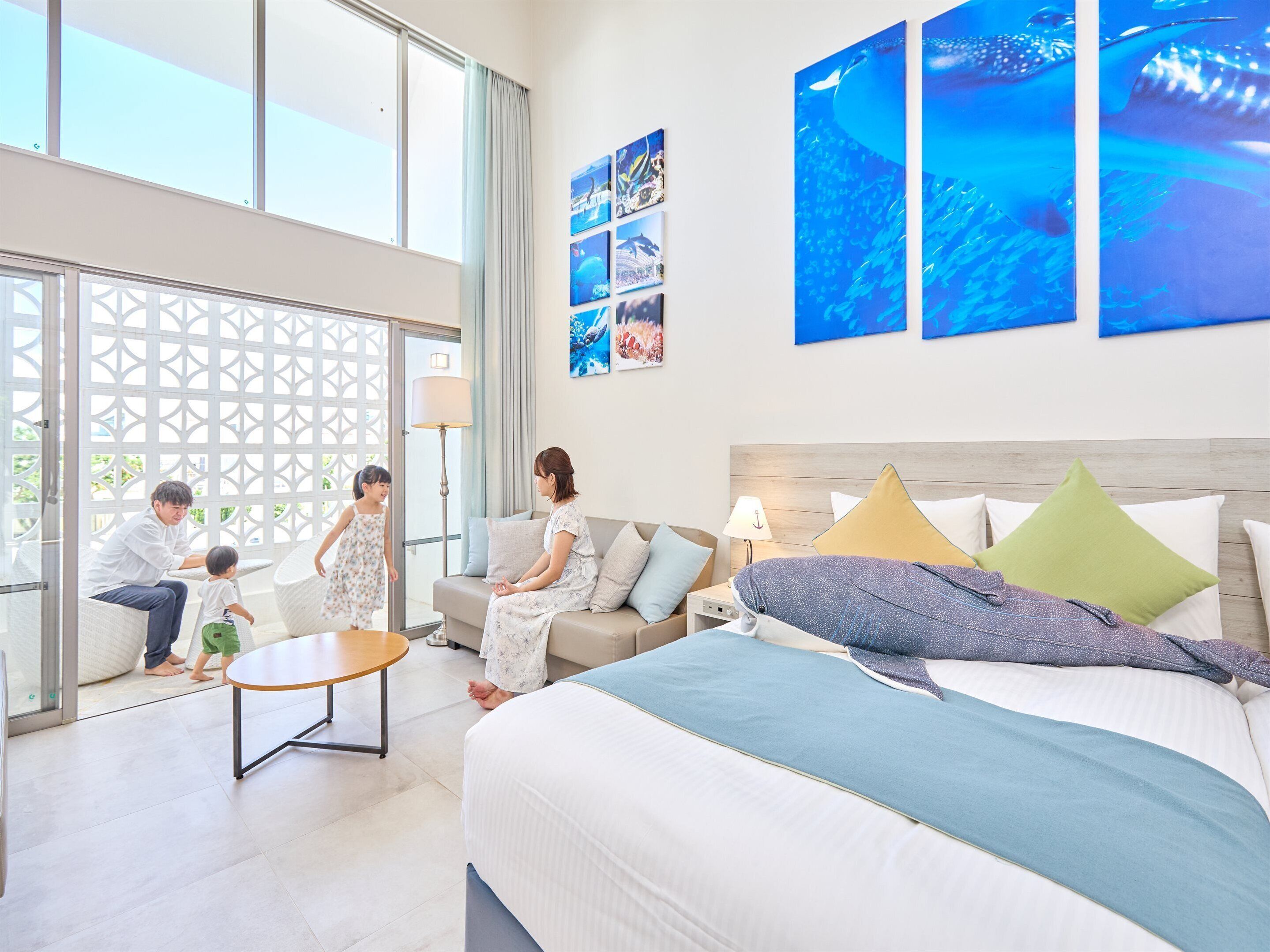 Premium bedding, down comforters, in-room safe, desk