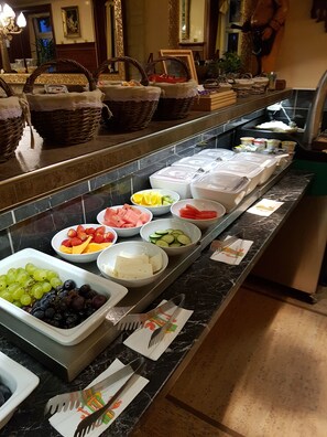 Free daily buffet breakfast