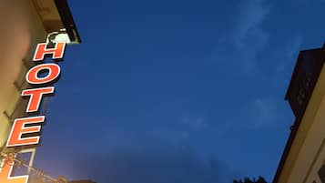 Fassade der Unterkunft â Abend/Nacht