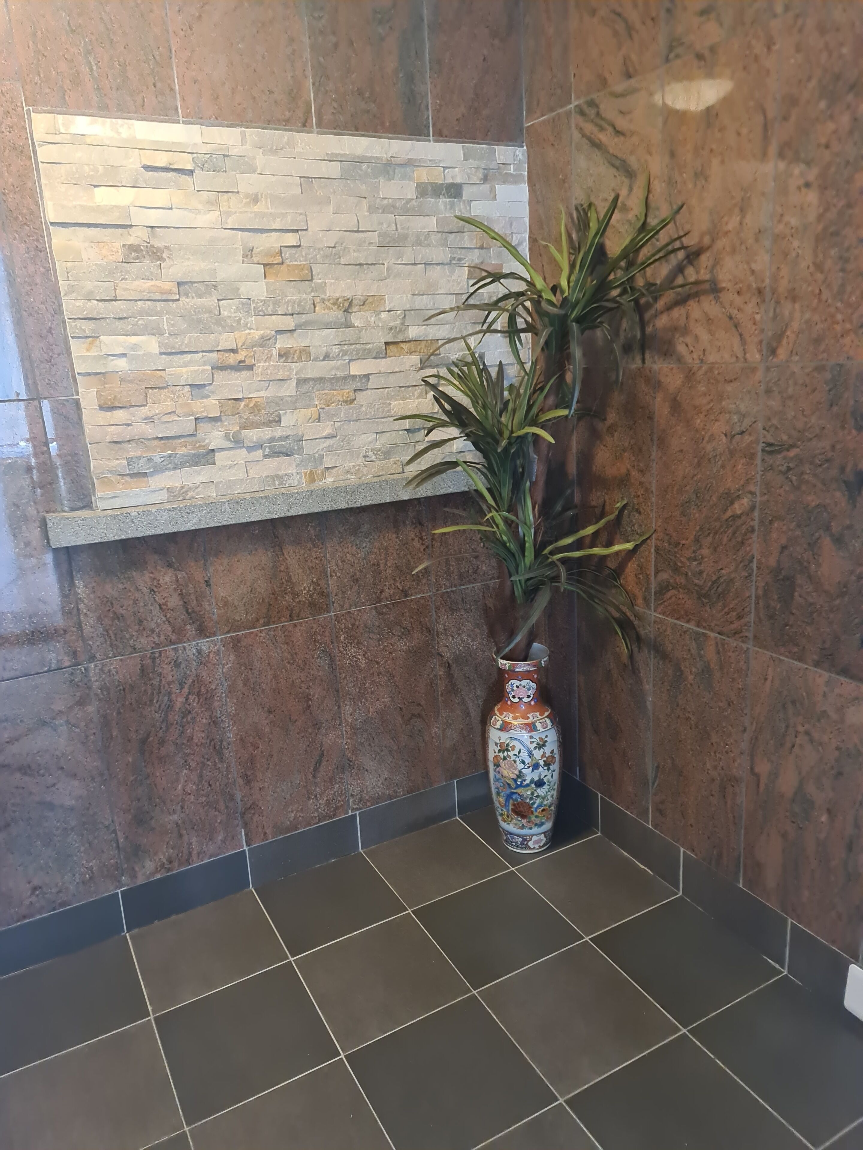 110-cm tv with digital channels