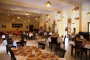 Free buffet breakfast 