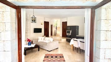 Ropa de cama de alta calidad y minibar