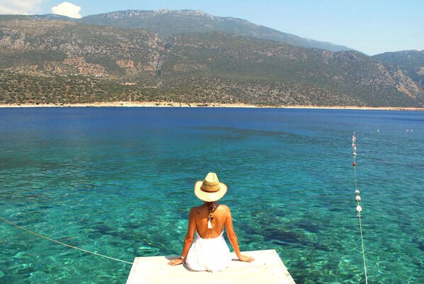 Private beach, free beach cabanas, sun-loungers, beach umbrellas