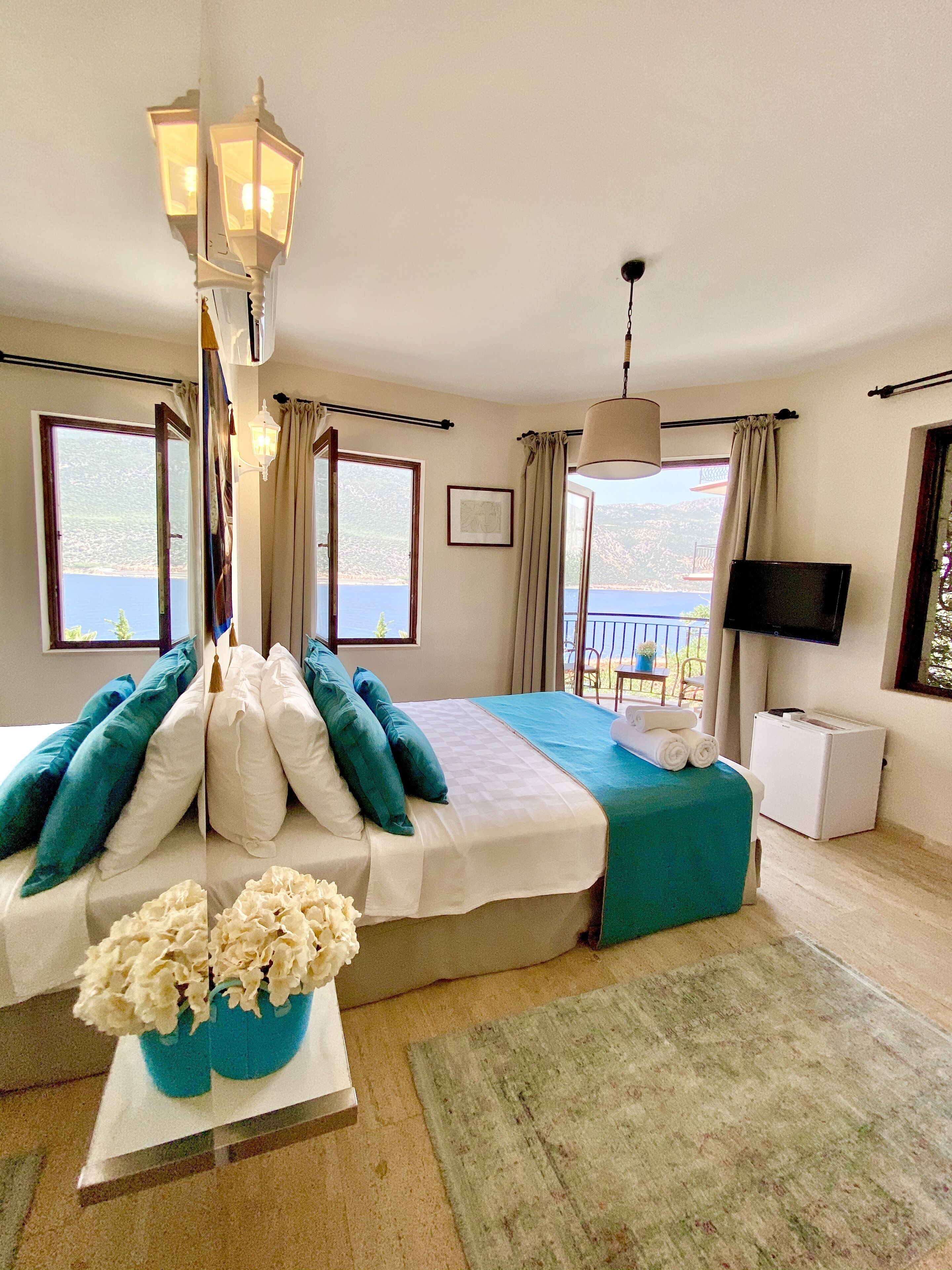 Ozel Havuzlu Villa | Premium bedding, minibar, in-room safe, individually decorated