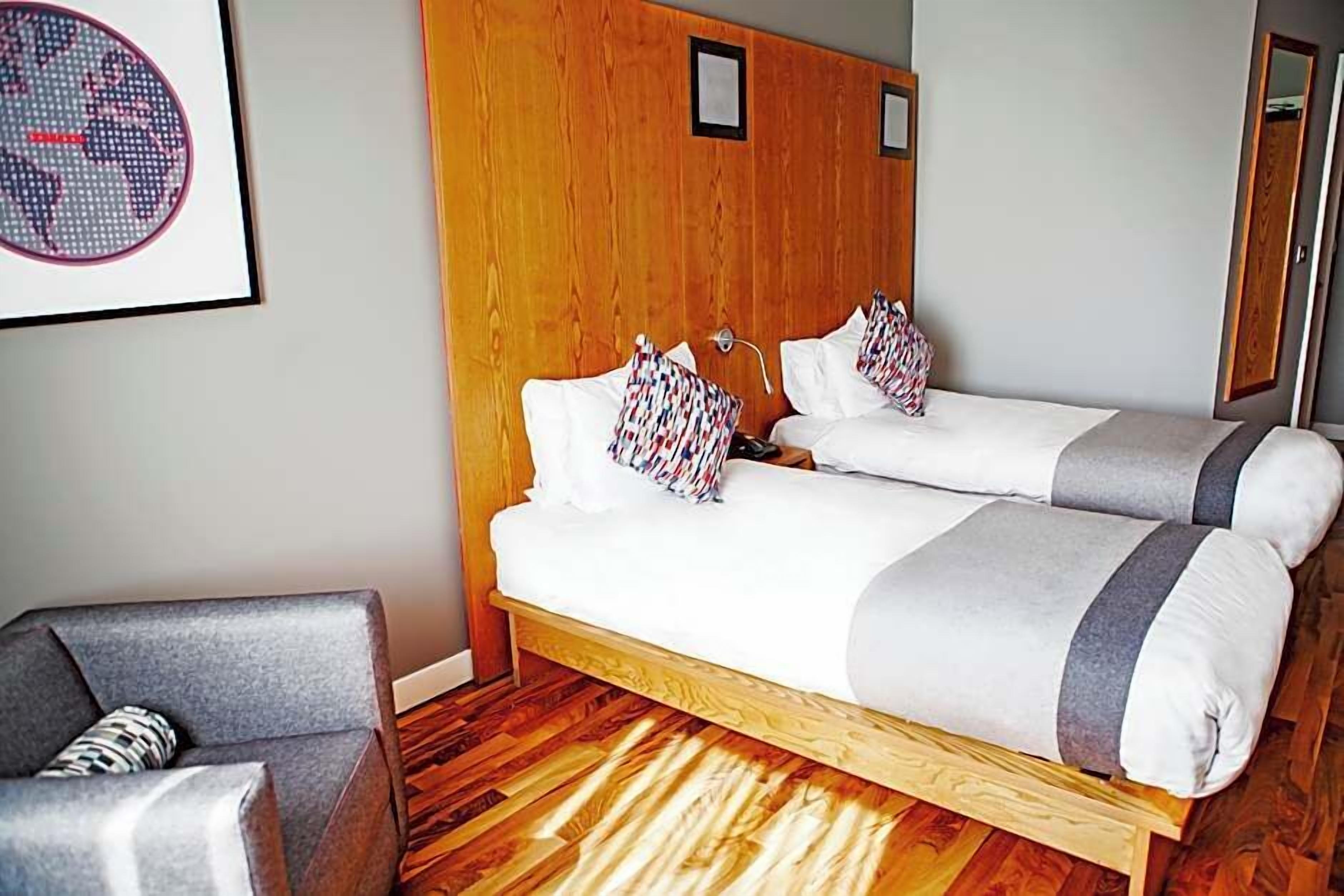 Premium bedding, in-room safe, desk, laptop workspace