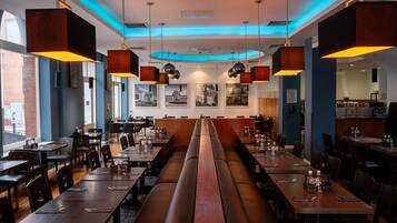 Breakfast, lunch, dinner served; al fresco dining