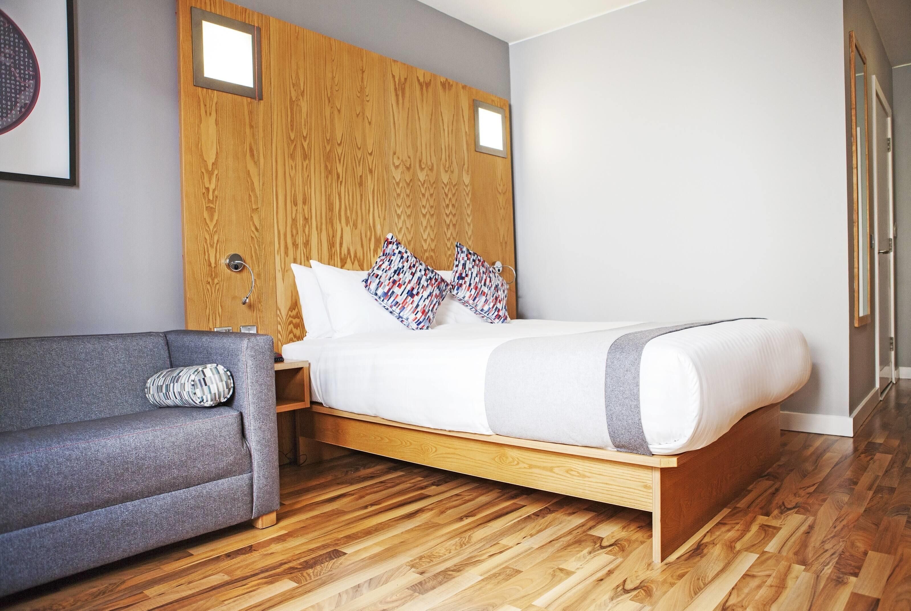 Standard Room, 1 Double Bed, Accessible (Mobility) | Premium bedding, in-room safe, desk, laptop workspace