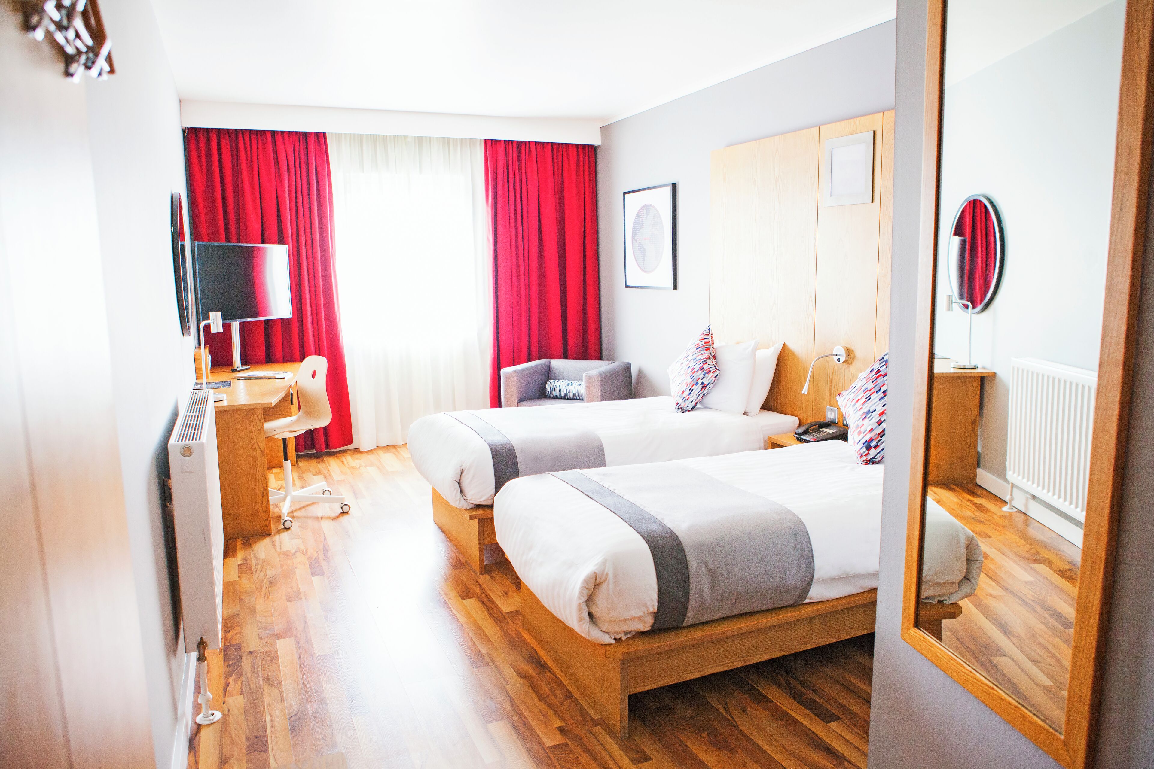 premium bedding, in-room safe, desk, laptop workspace